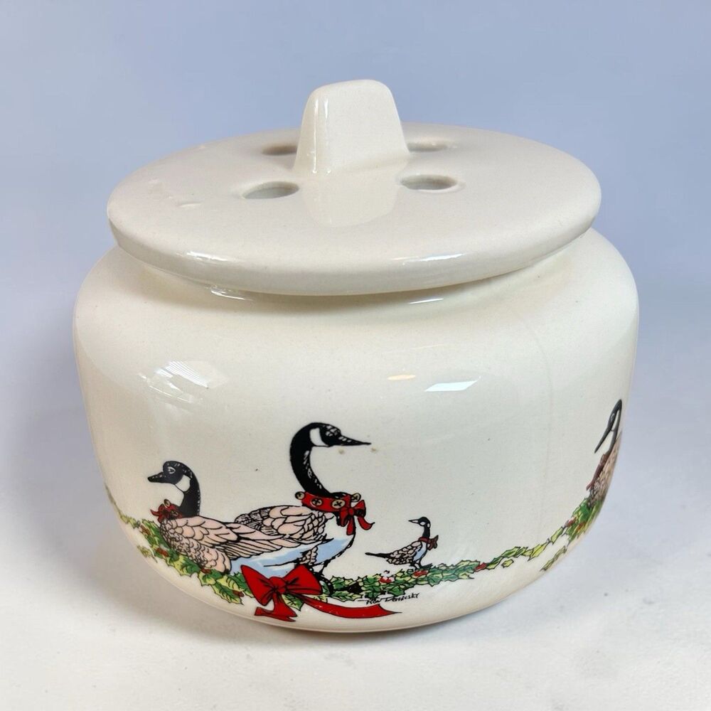Vintage Christmas Country Geese Potpourri Burner Crock Jar Ceramic Taiwan  1987 - Picture 3 of 13